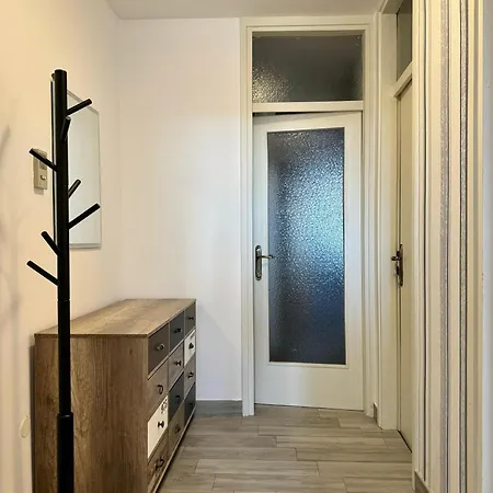 Luana * Σίμπενικ